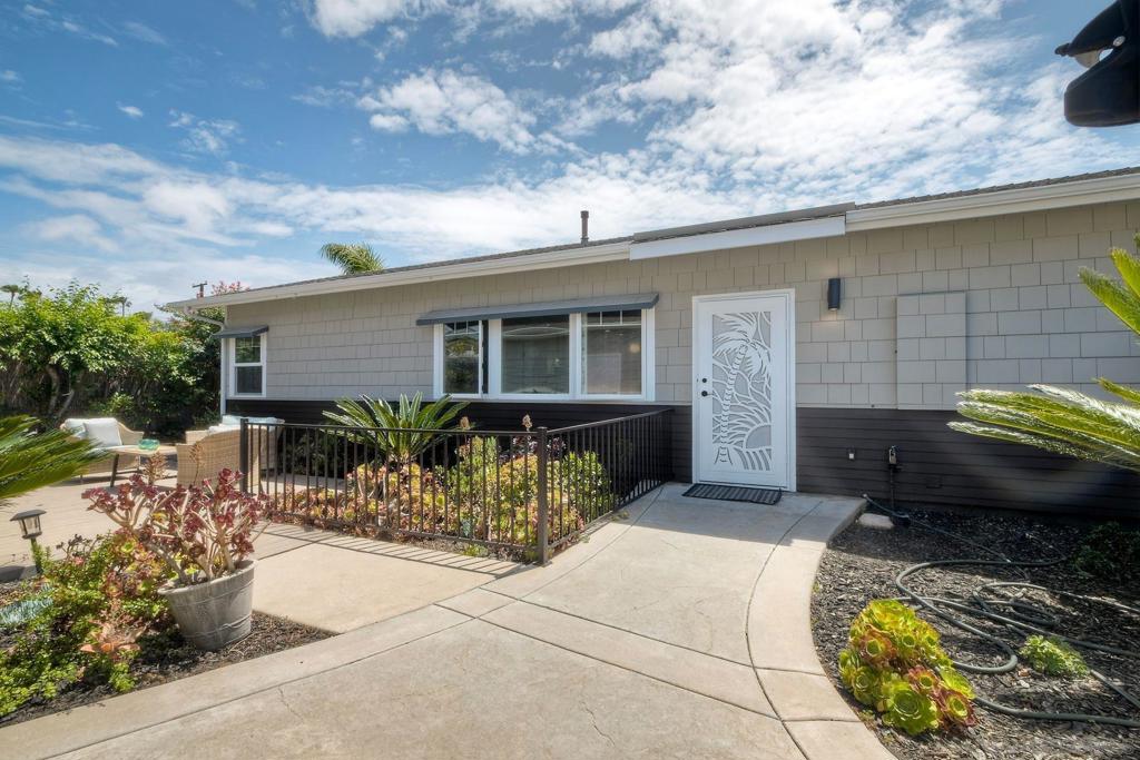 1027 29 Knowles Ave, Carlsbad, CA 92008 — photo 1