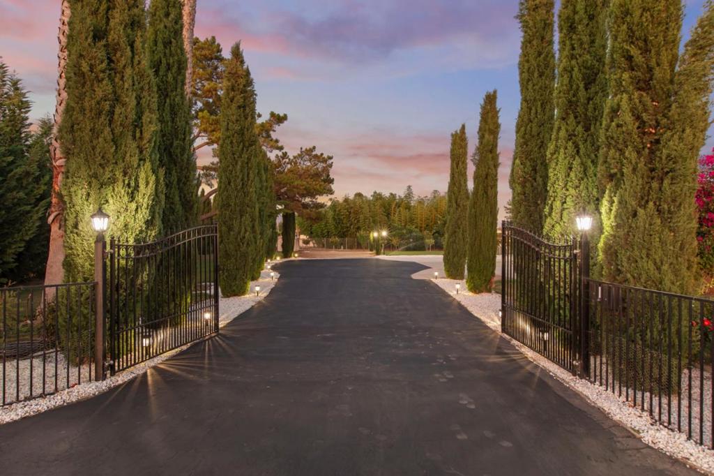 433 Briggs Road, Hollister, CA 95023 — photo 1