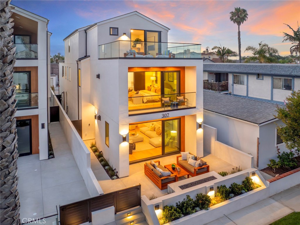 307 14th Street, Huntington Beach, CA 92648 — photo 1