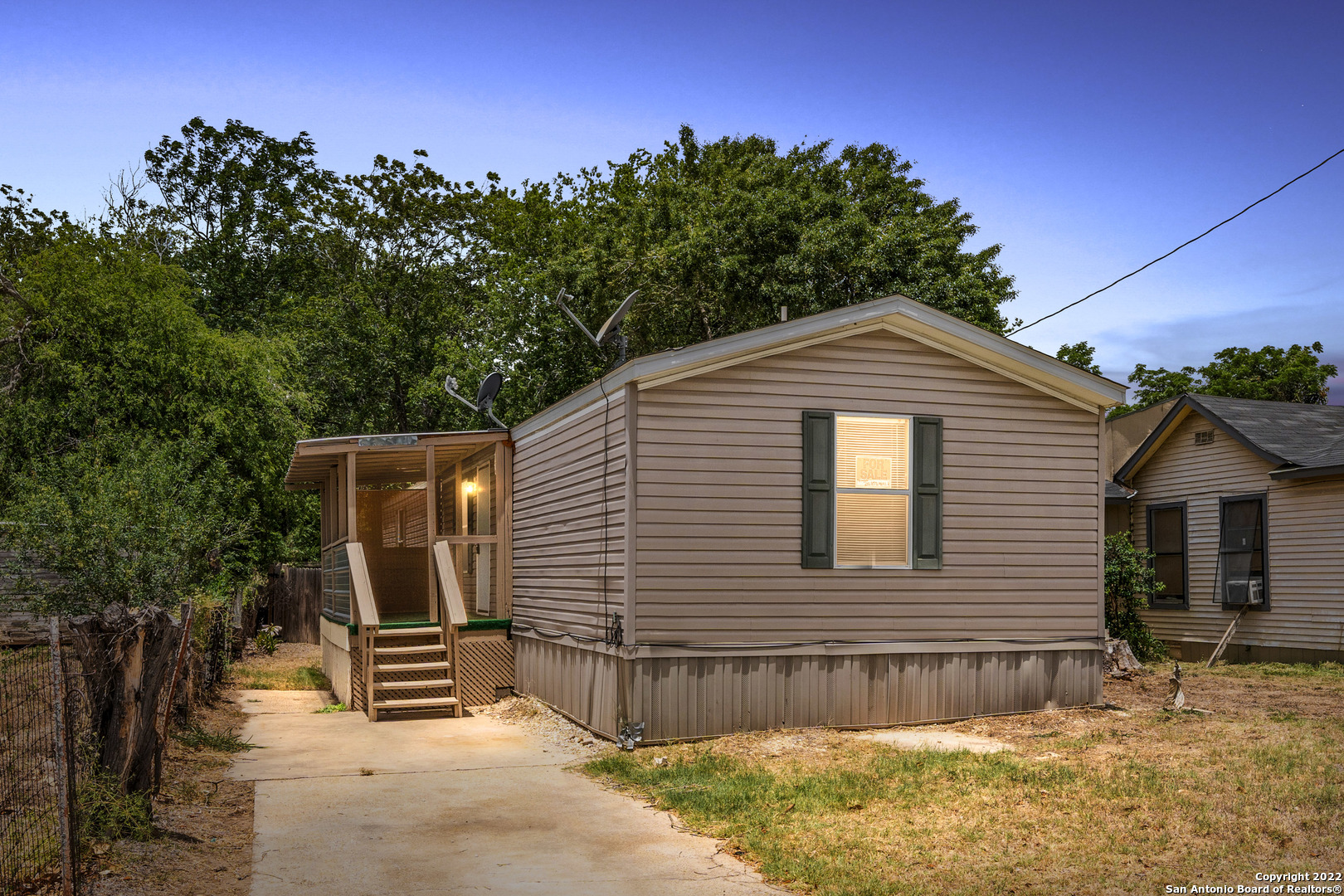 311 N REED ST, Pleasanton, TX 78064 — photo 1