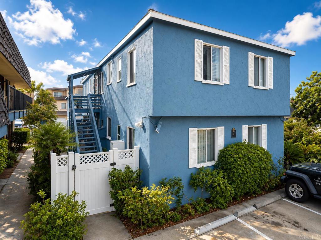 849 855 Emerald Street, San Diego, CA 92109 — photo 1