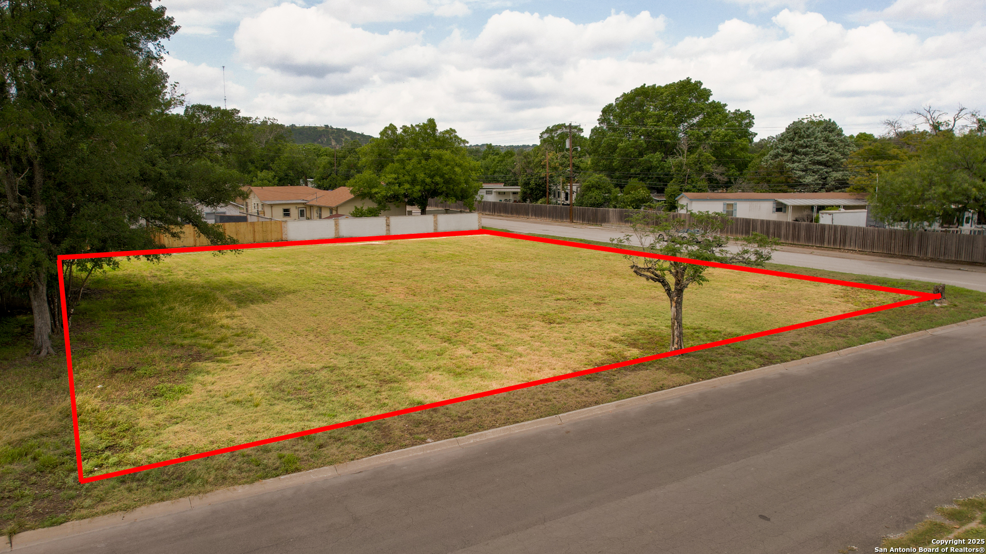 519 Lucille, Kerrville, TX 78028 — photo 1
