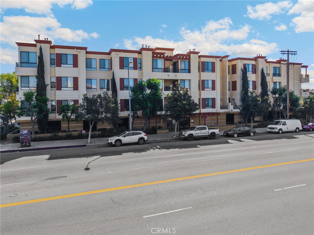 6938 Laurel Canyon 303, North Hollywood, CA 91605 — photo 1