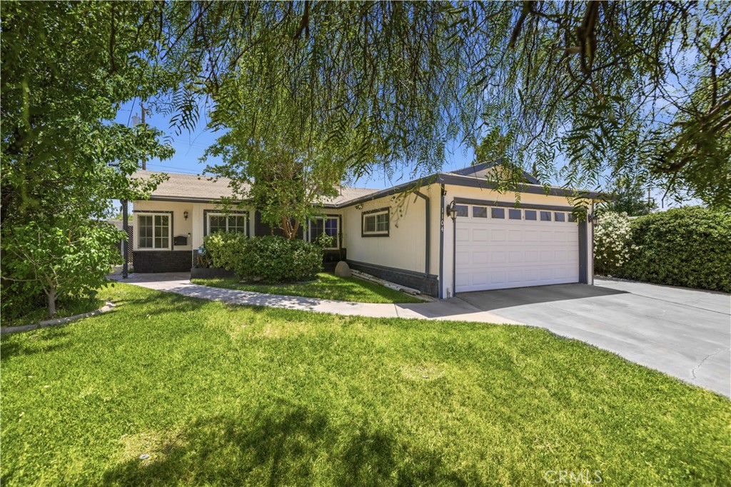 1104 W W Avenue J10, Lancaster, CA 93534 — photo 1
