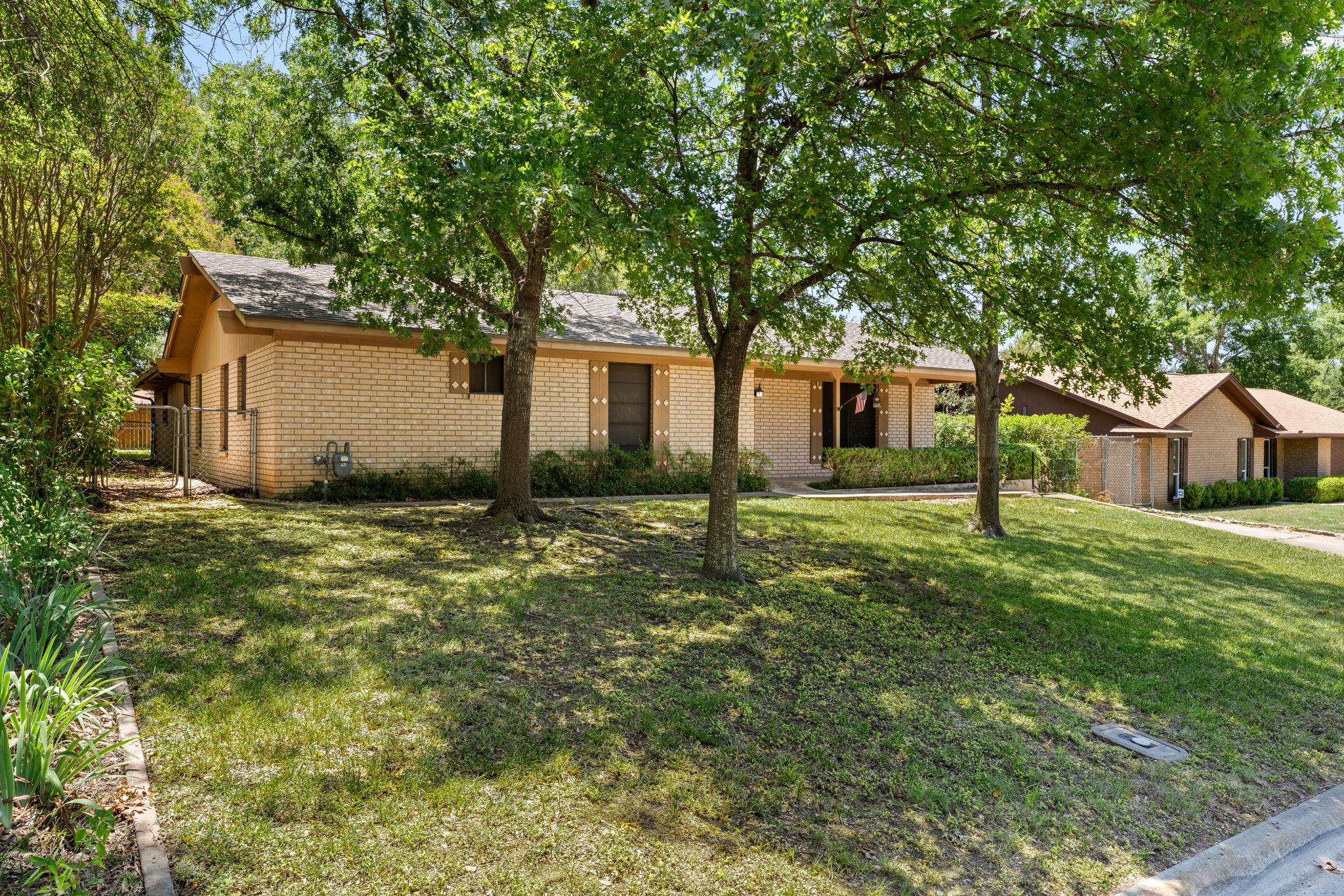 303 E 20th Ave, Belton, TX 76513 — photo 1