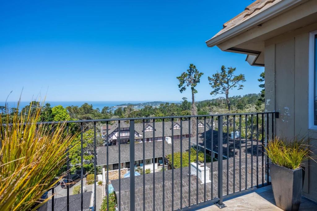 0 Mission 3 NW of 4th Avenue 5, Carmel, CA 93921 — photo 1