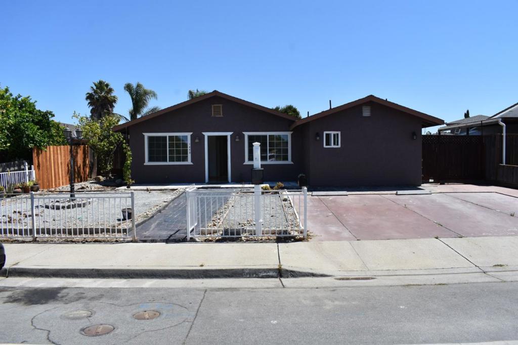 1040 Central Avenue, Hollister, CA 95023 — photo 1
