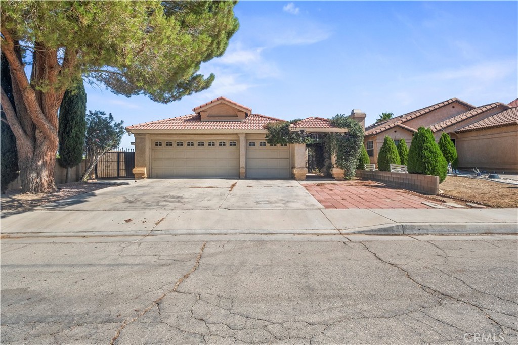 733 E Avenue J12, Lancaster, CA 93535 — photo 1