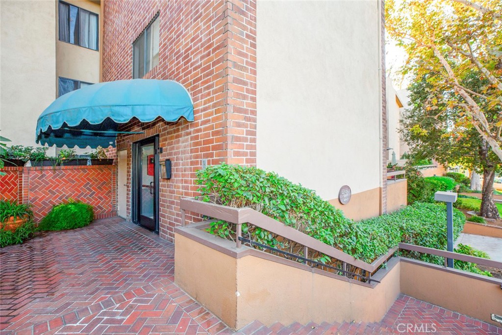 460 Oak Street 203, Glendale, CA 91204 — photo 1
