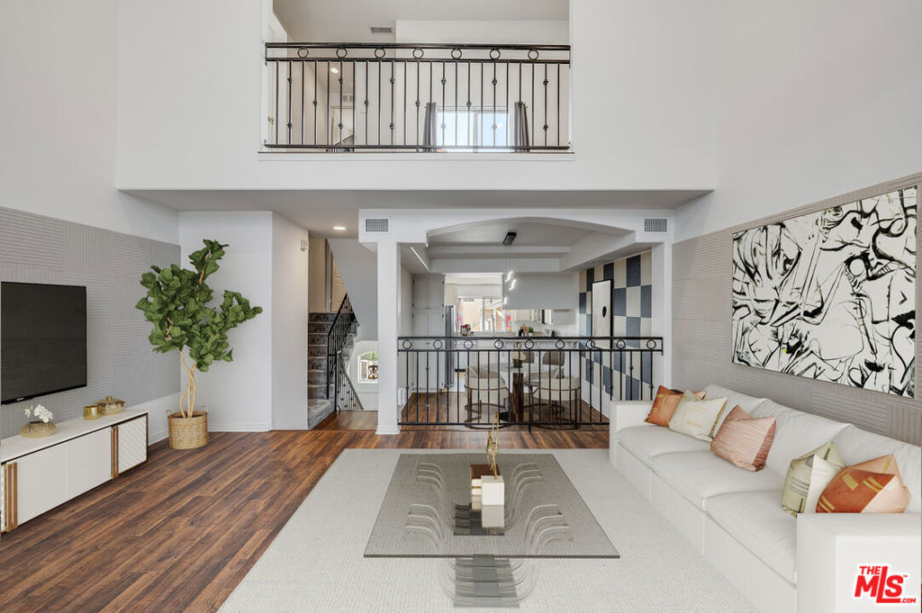 10924 Bloomfield Street 7, Los Angeles, CA 91602 — photo 1