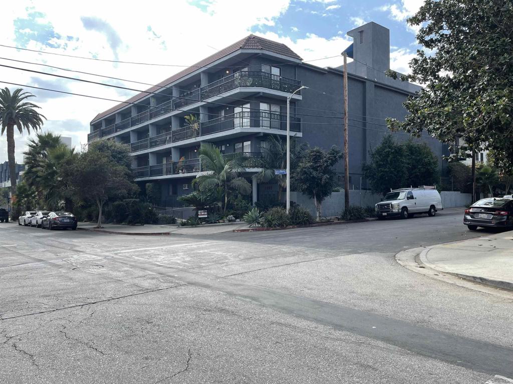 1355 N Sierra Bonita Avenue 204