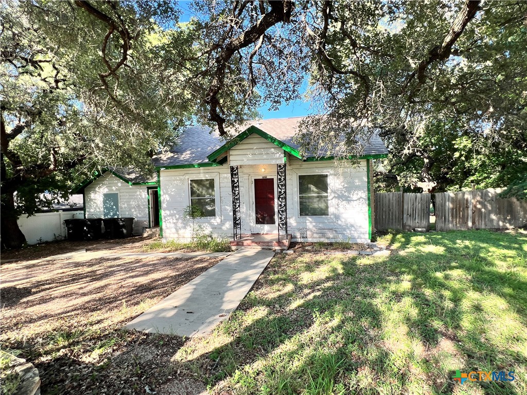 105 N Summer Street, Lampasas, TX 76550 — photo 1