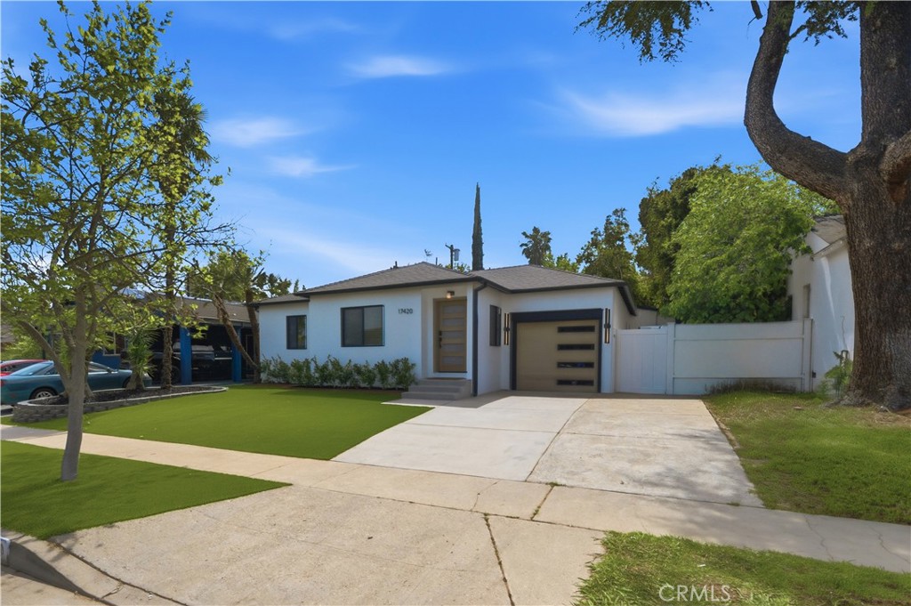 17420 Collins, Encino, CA 91316 — photo 1