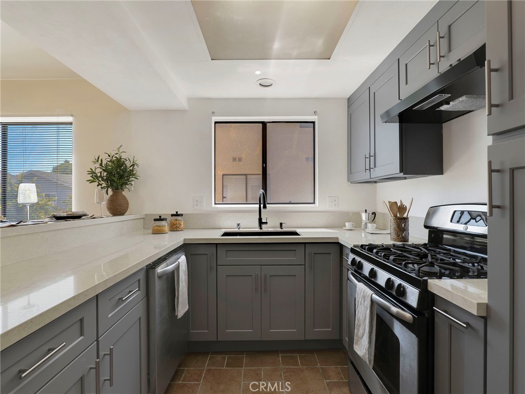 18954 Sherman Way 9, Reseda, CA 91335 — photo 1