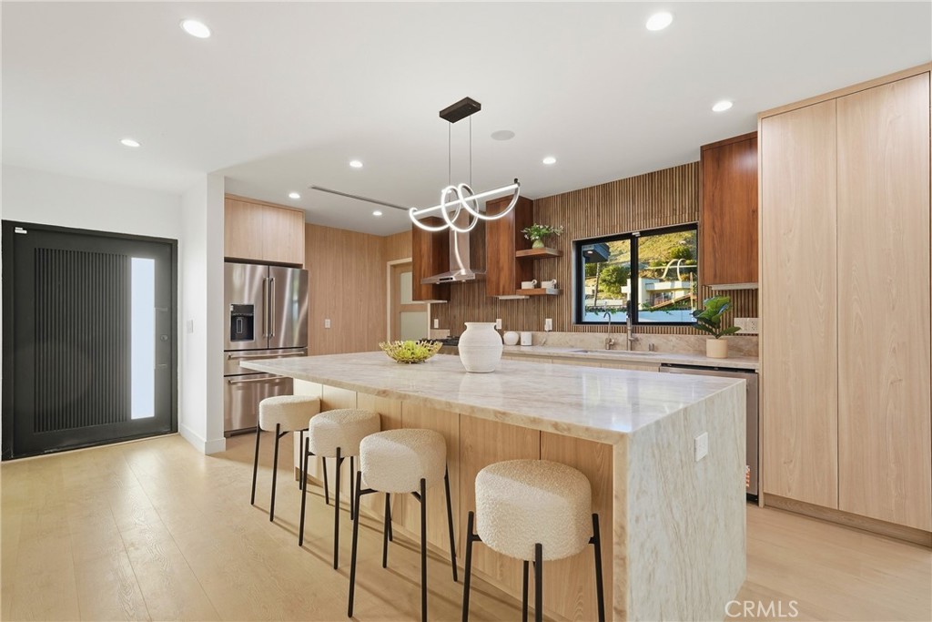21407 Mulholland Drive, Woodland Hills, CA 91364 — photo 1