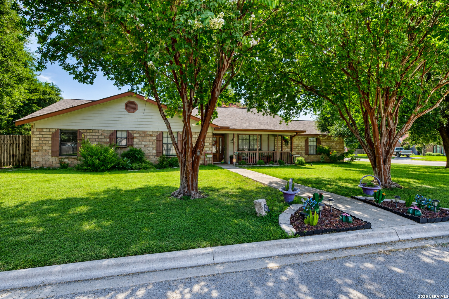 841 Sunnyvale Pl, Uvalde, TX 78801 — photo 1