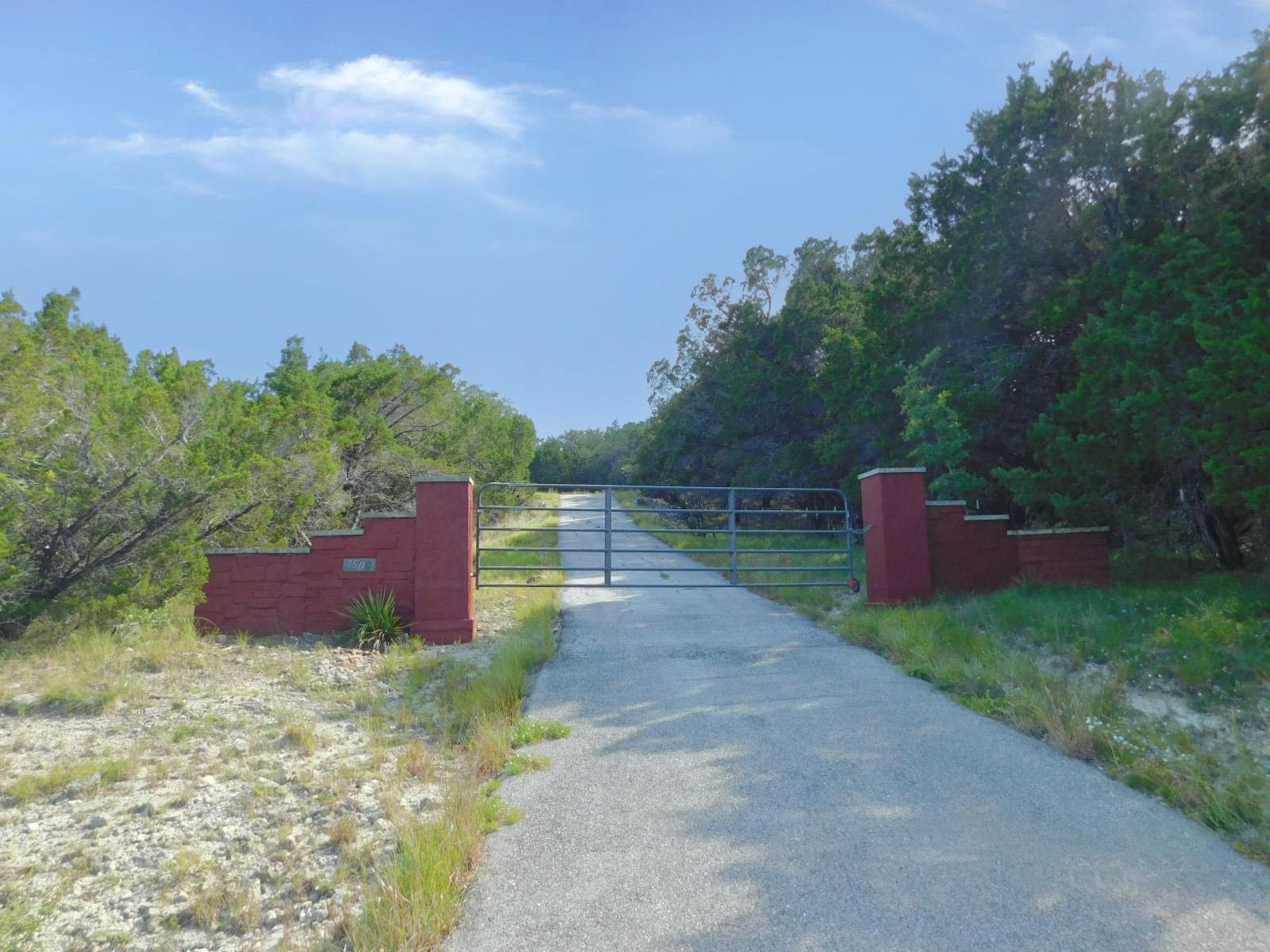 7500  MULESHOE BEND Trl, Marble Falls, TX 78654 — photo 1