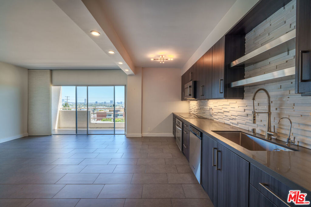 1131 Alta Loma Road 207, West Hollywood, CA 90069 — photo 1