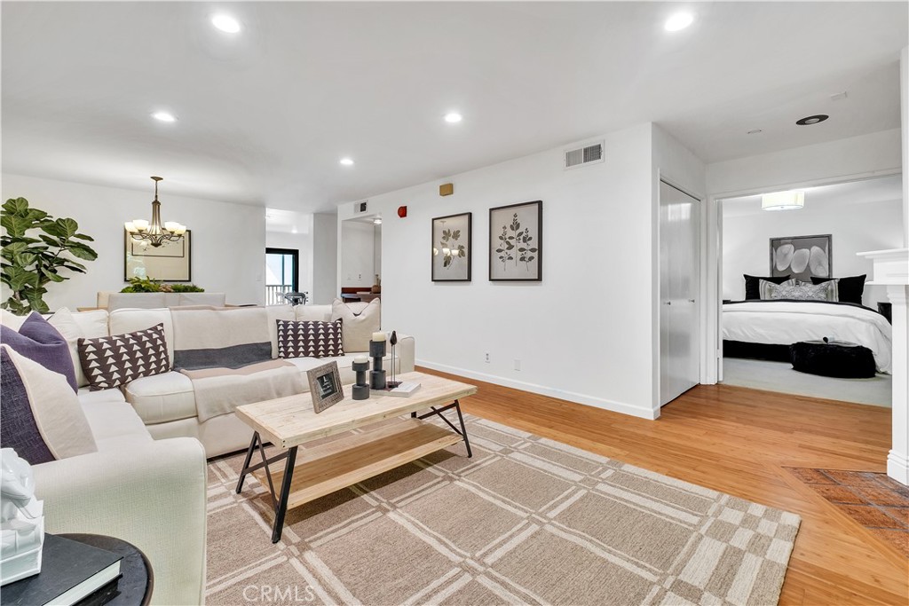 935 Main, El Segundo, CA 90245 — photo 1
