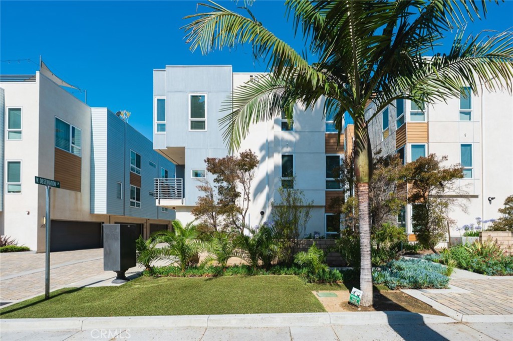 5627 W Observation Lane, Los Angeles, CA 90028 — photo 1