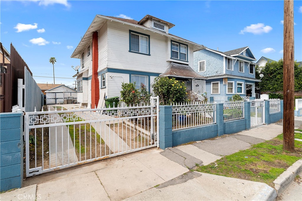 1665 Arlington, Los Angeles, CA 90019 — photo 1