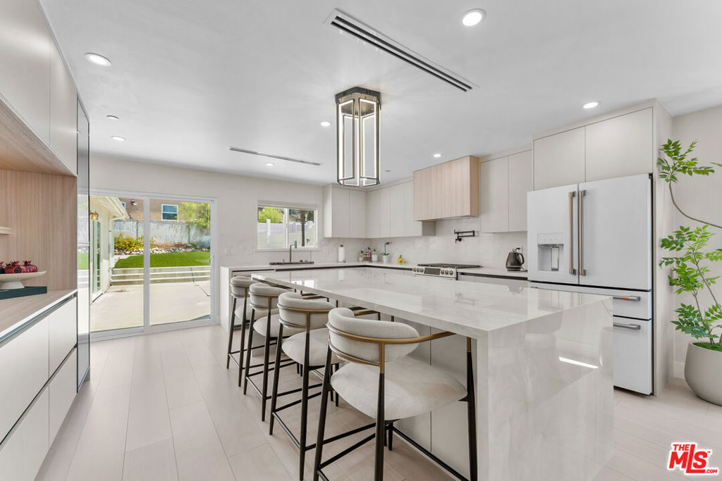 10360 Mcclemont Avenue, Tujunga, CA 91042 — photo 1