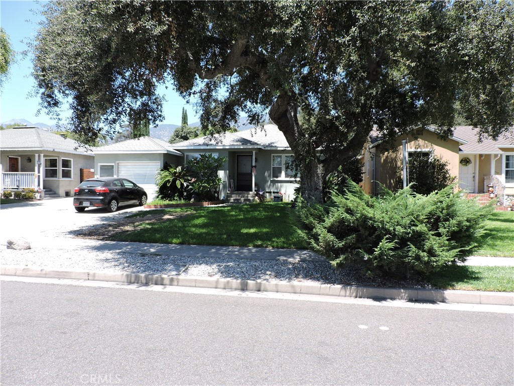 821 Oakdale