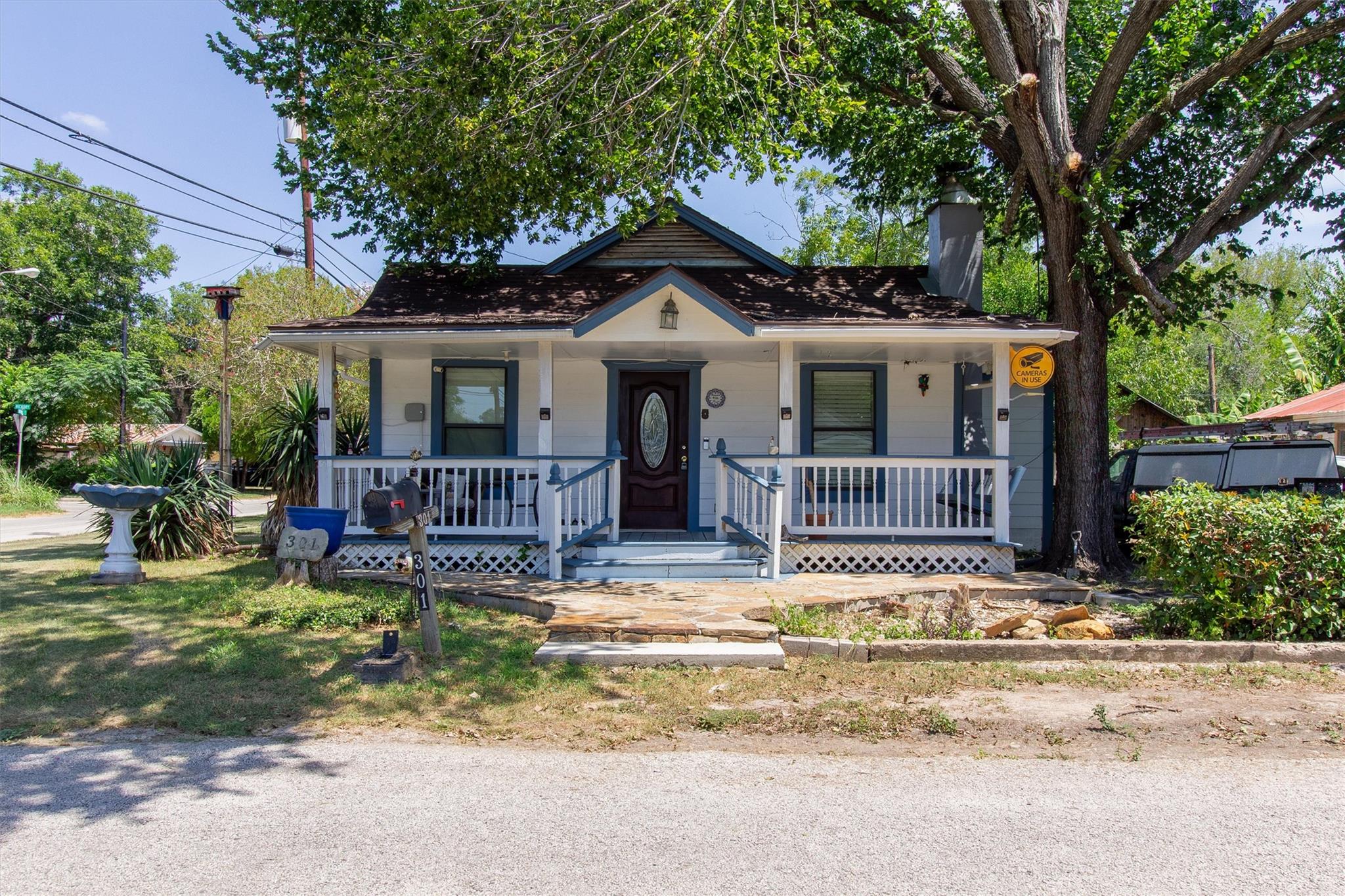 301 Holly, Luling, TX 78648 — photo 1