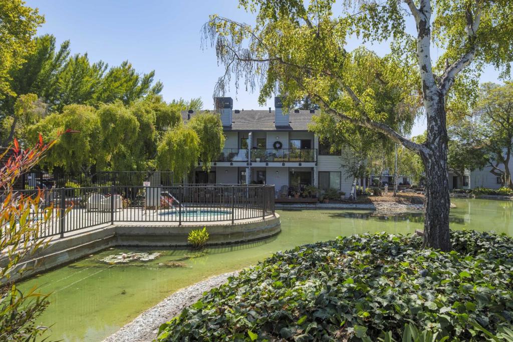 905 W Middlefield Road 918, Mountain View, CA 94043 — photo 1