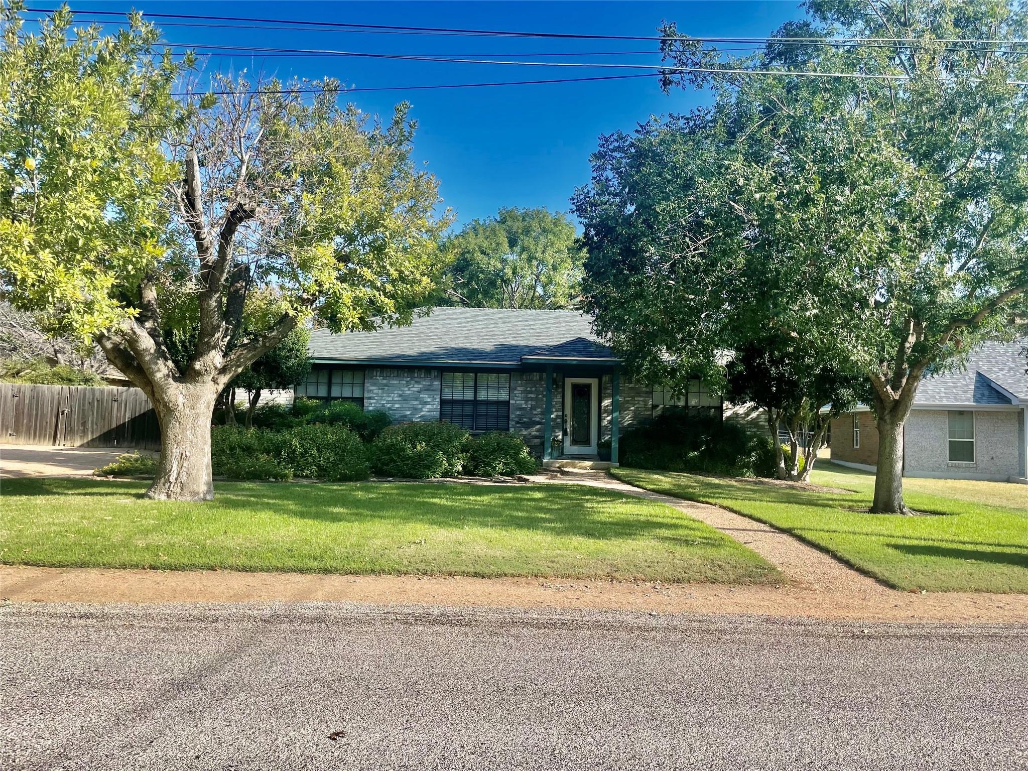 1113 Hackberry, Marble Falls, TX 78654 — photo 1