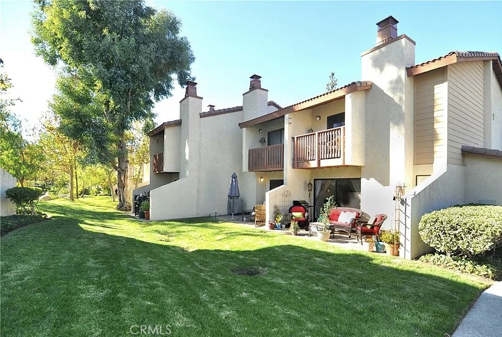 21555 Burbank 74, Woodland Hills, CA 91367 — photo 1