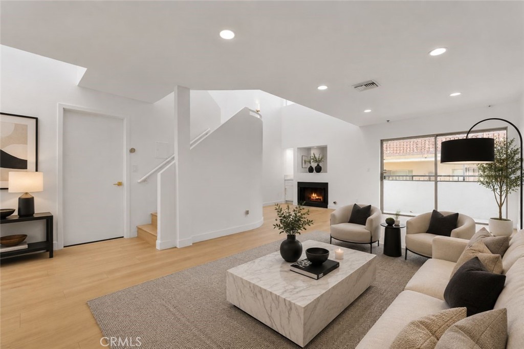 6036 Hazelhurst #C, North Hollywood, CA 91606 — photo 1