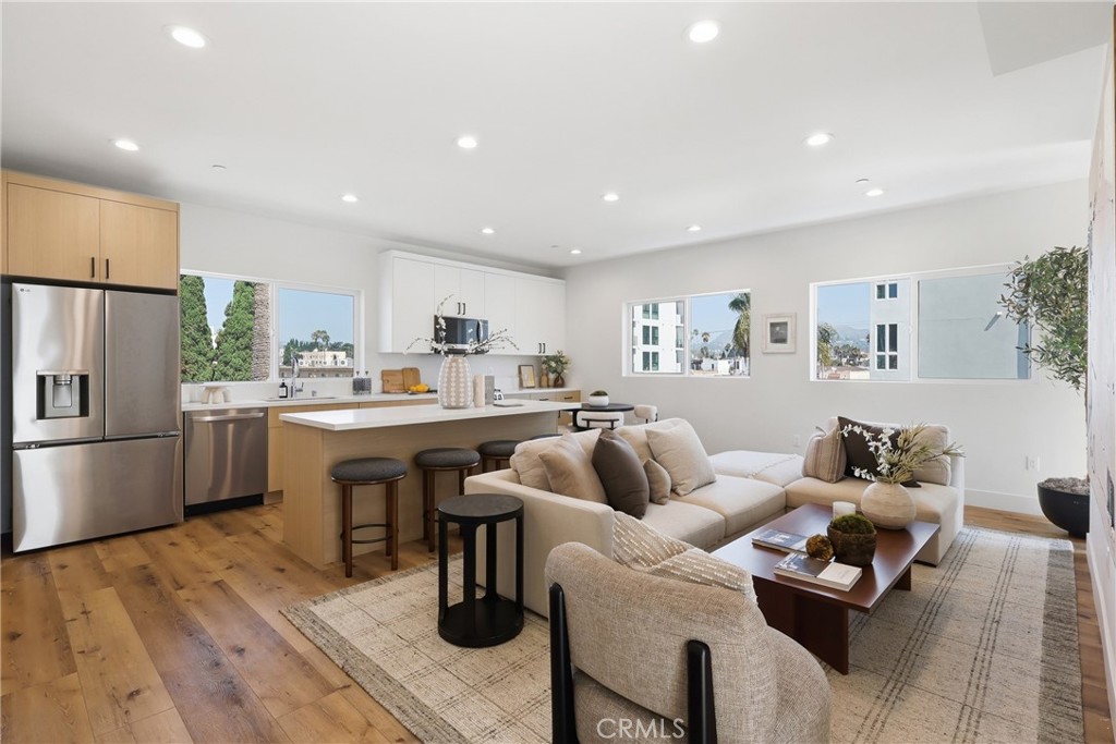 638 N Ardmore Avenue, Los Angeles, CA 90004 — photo 1