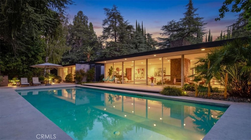 5000 Queen Victoria Road, Woodland Hills, CA 91364 — photo 1