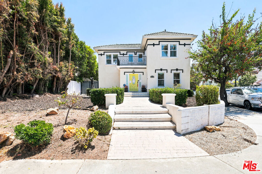 570 S Van Ness Avenue, Los Angeles, CA 90020 — photo 1