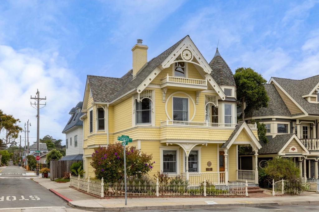 132 Forest Avenue, Pacific Grove, CA 93950 — photo 1