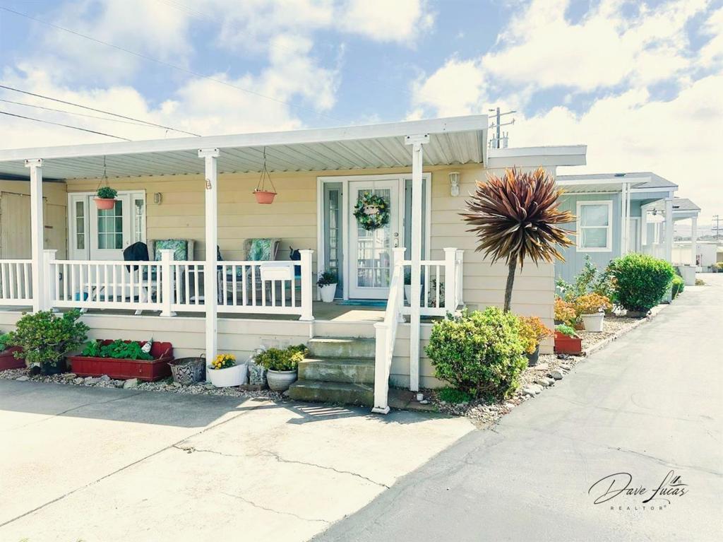 1146 Birch Avenue 19, Seaside, CA 93955 — photo 1