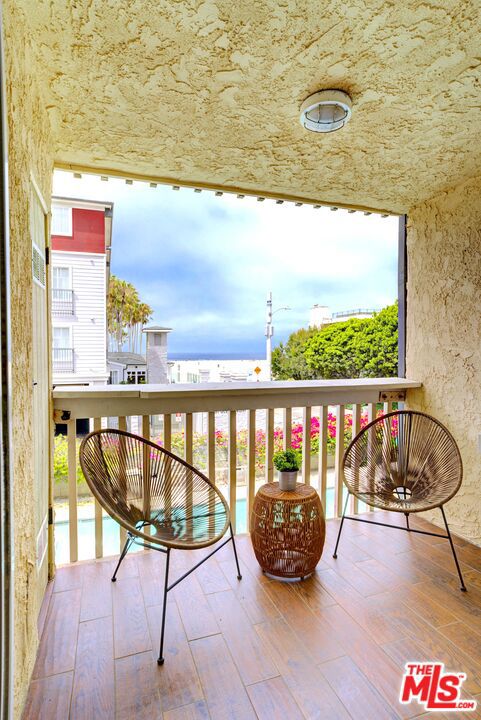 22 Navy Street 205, Venice, CA 90291 — photo 1