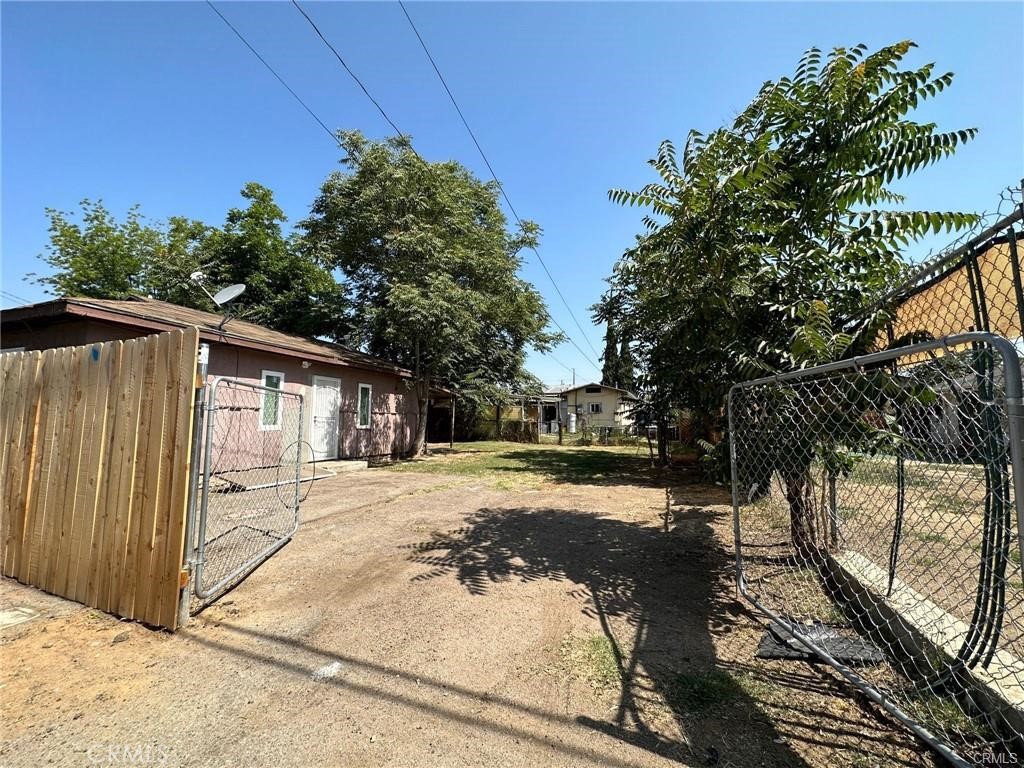 515 Crawford Street, Bakersfield, CA 93305 — photo 1