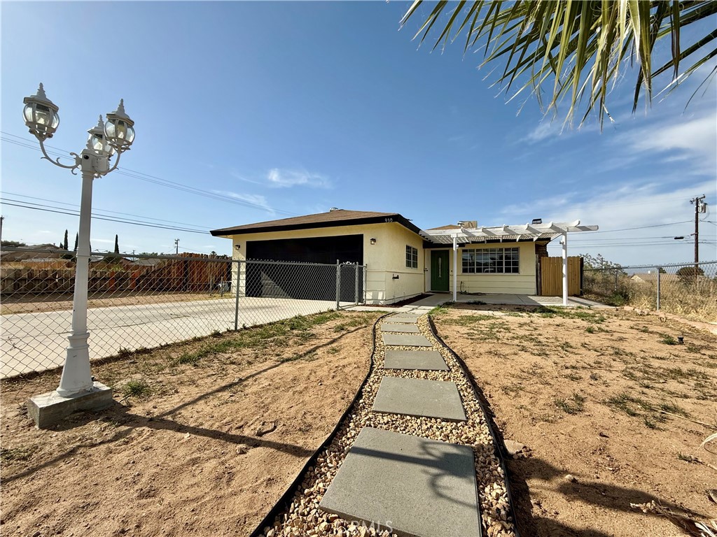 930 W Franklin Avenue