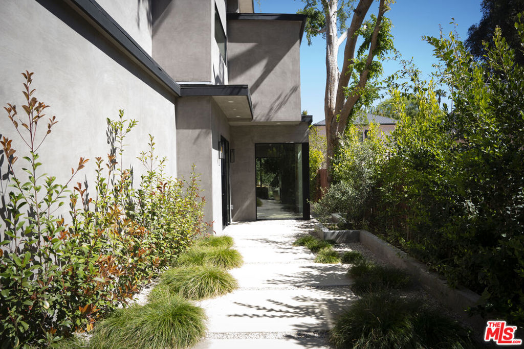 3848 Vantage Avenue, Studio City, CA 91604 — photo 1