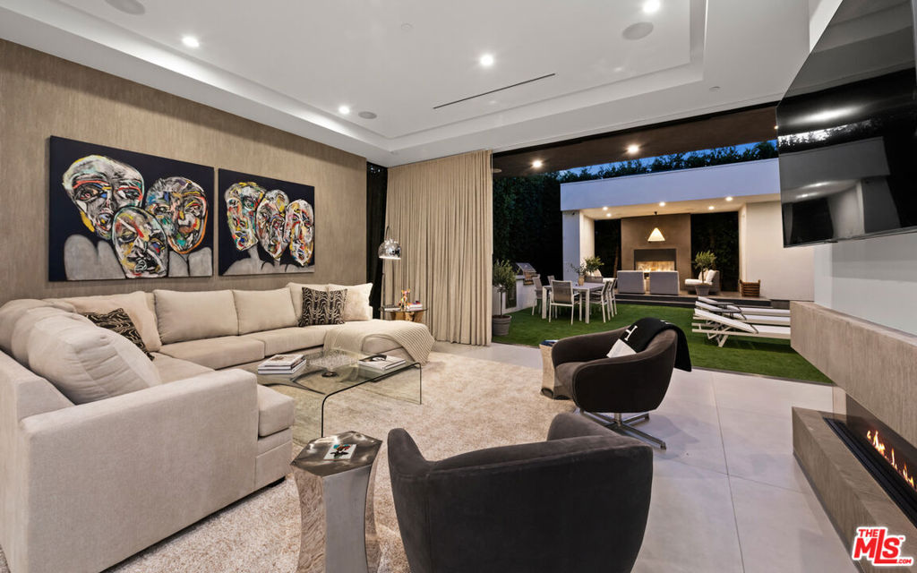 523 N HARPER Avenue, Los Angeles, CA 90048 — photo 1