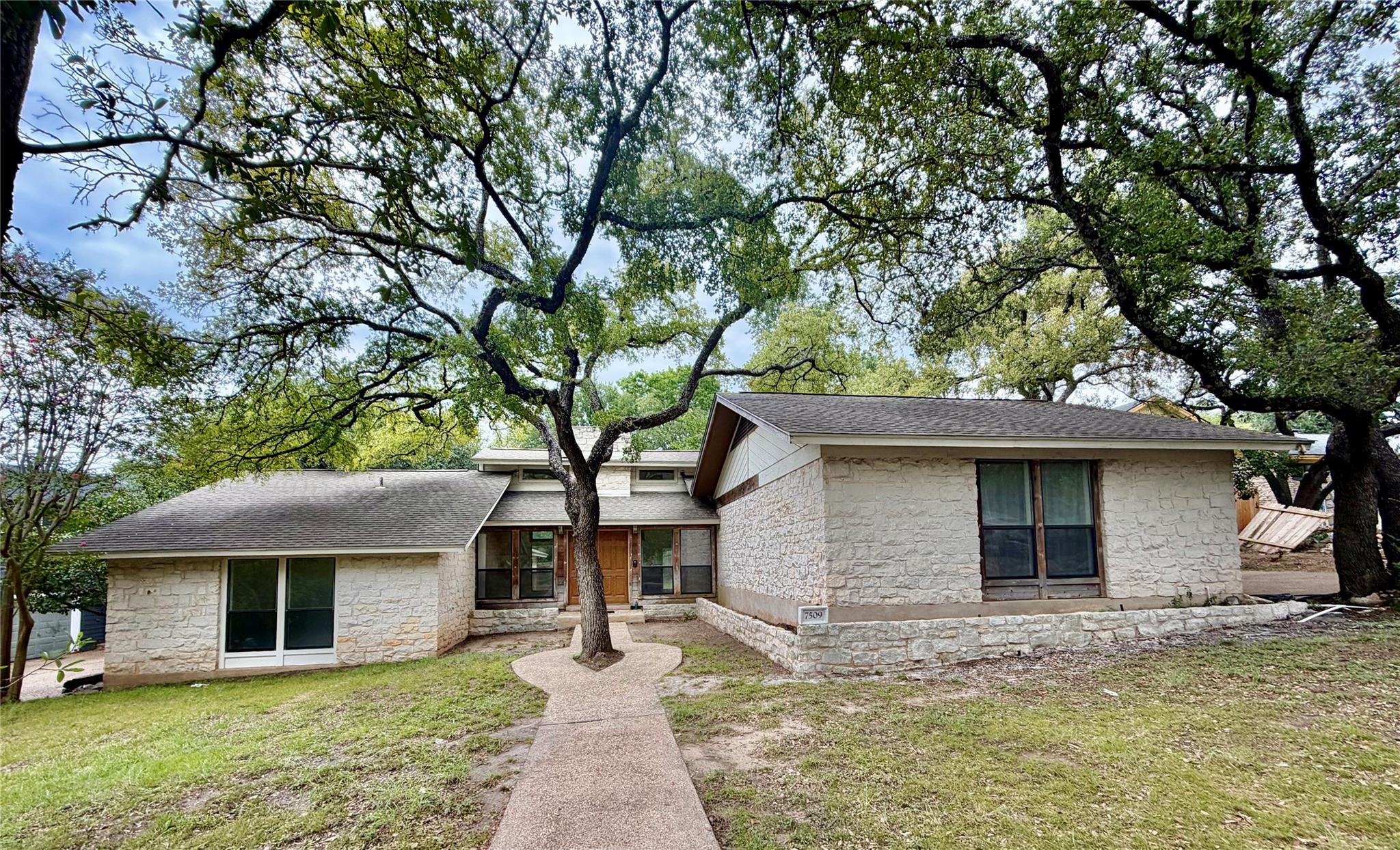 7509 Hart, Austin, TX 78731 — photo 1