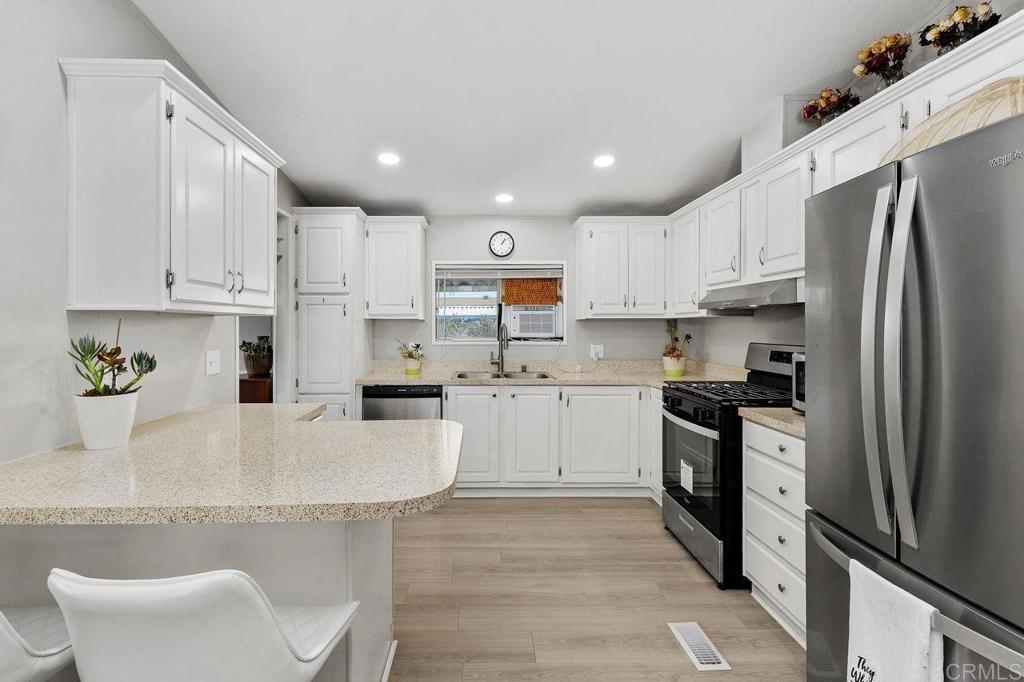 530 Devonshire Avenue, Hemet, CA 92543 — photo 1
