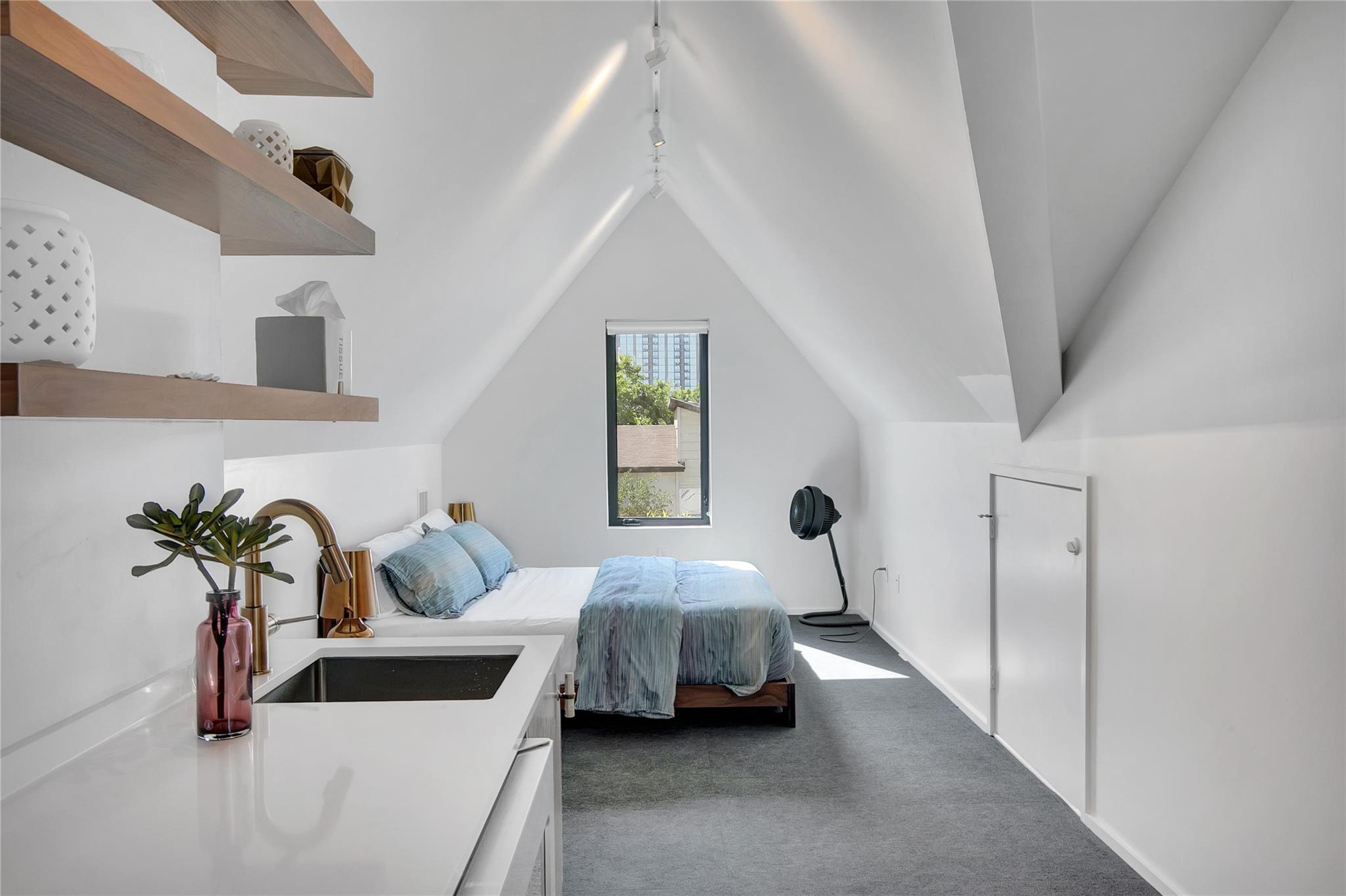 52 Waller, Austin, TX 78702 — photo 1