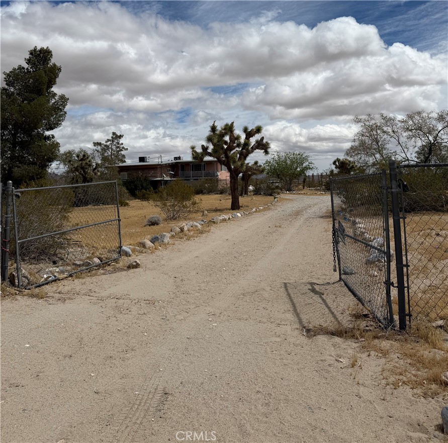 9511 ANZA TRL, Lucerne Valley, CA 92356 — photo 1