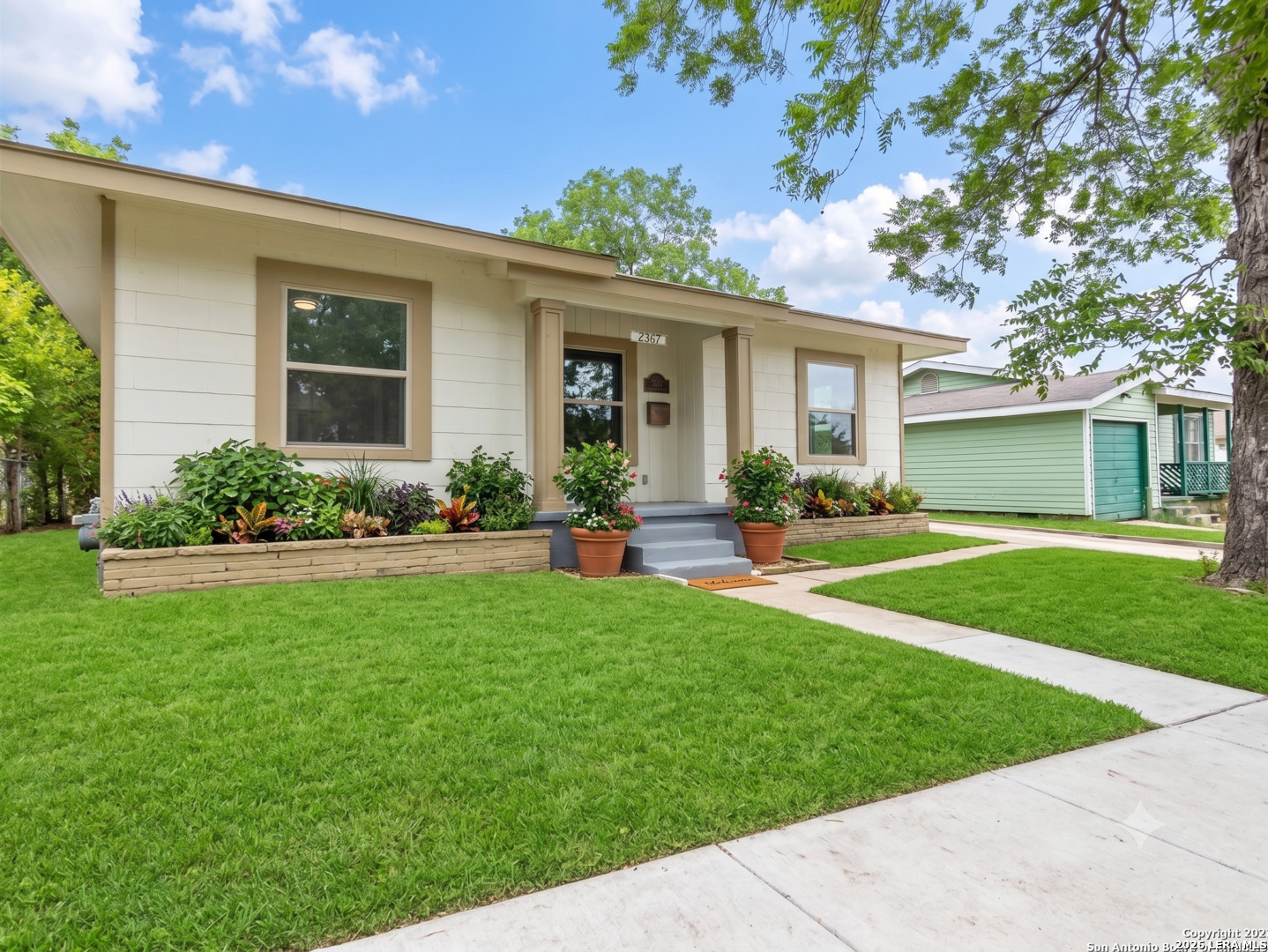 2367 Burnet St, San Antonio, TX 78202 — photo 1