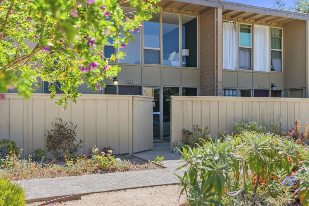 451 Dela Vina 107, Monterey, CA 93940 — photo 1