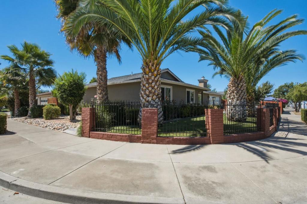610 Memorial Drive, Hollister, CA 95023 — photo 1