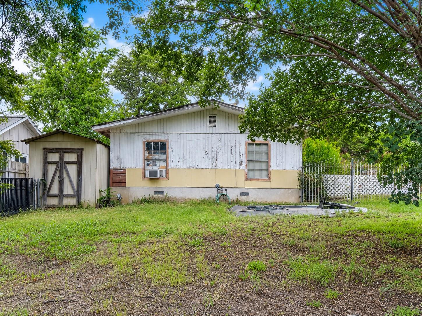 935 Olive, Austin, TX 78702 — photo 1
